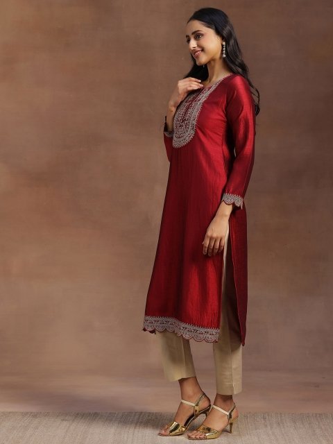 libas-women-maroon-yoke-design-embellished-kurta-2.jpg